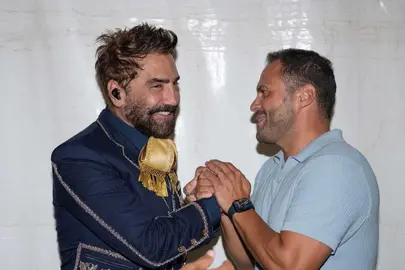 El alcalde de Arrecife, Yonathan de León, con el cantante mexicano Alejandro Fernández