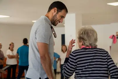 Rosmen Quevedo, concejal de mayores en el Ayuntamiento de Arrecife, participando en la campaña "Recuérdame"