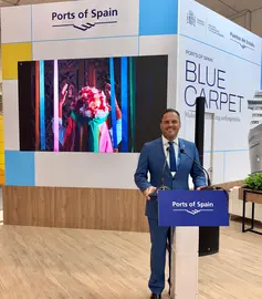 El alcalde de Arrecife, Yonathan de León, en la reciente feria de cruceros en Hamburgo, en el stand de Puertos del Estado donde se presentaron las terminales
