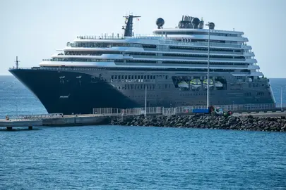 El Luminara atracado hoy en el muelle de cruceros de Arrecife, Lanzarote, Islas Canarias 