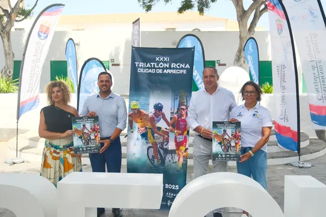 Eli Merino, Yonathan de León, Juan Monzón y Erica Machín presentando hoy el XXXI Triatlón RCNA CIudad de Arrecife