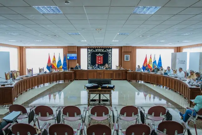 Pleno tras el abandono de los consejeros de la oposición