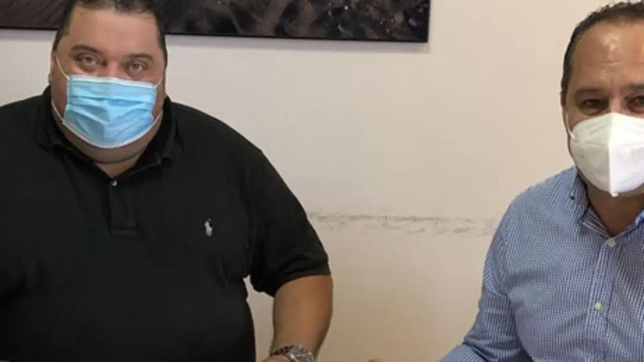 Los dos concejales del PP en Yaiza