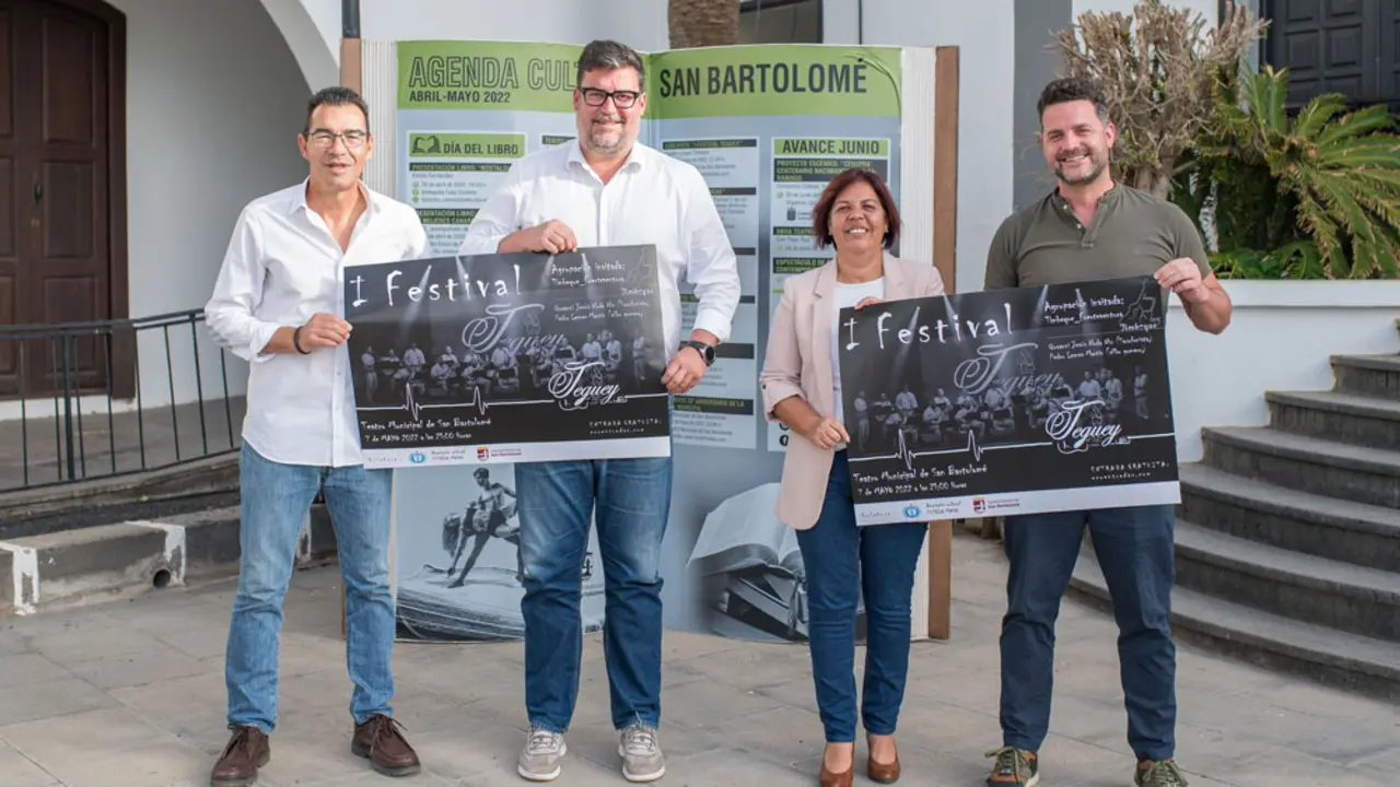 Presentación del Festival Teguey, frente al Teatro de San Bartolomé