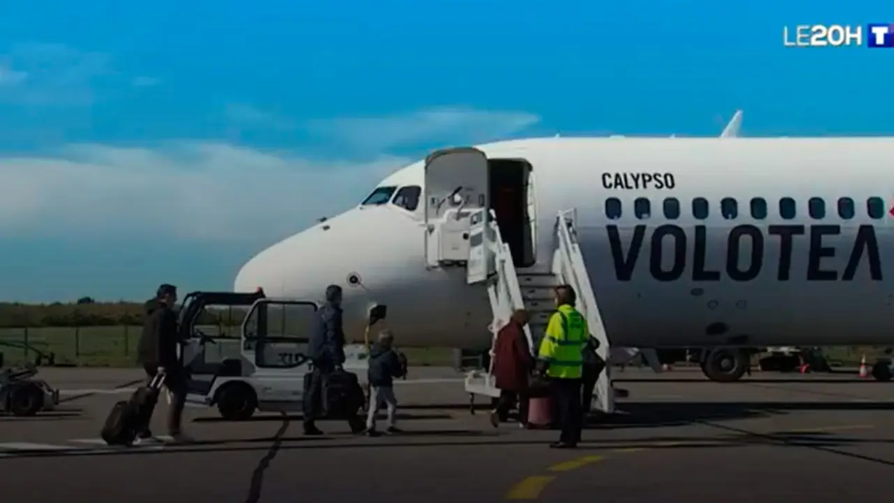 Un avi&oacute;n de la compa&ntilde;&iacute;a denunciada por el medio franc&eacute;s