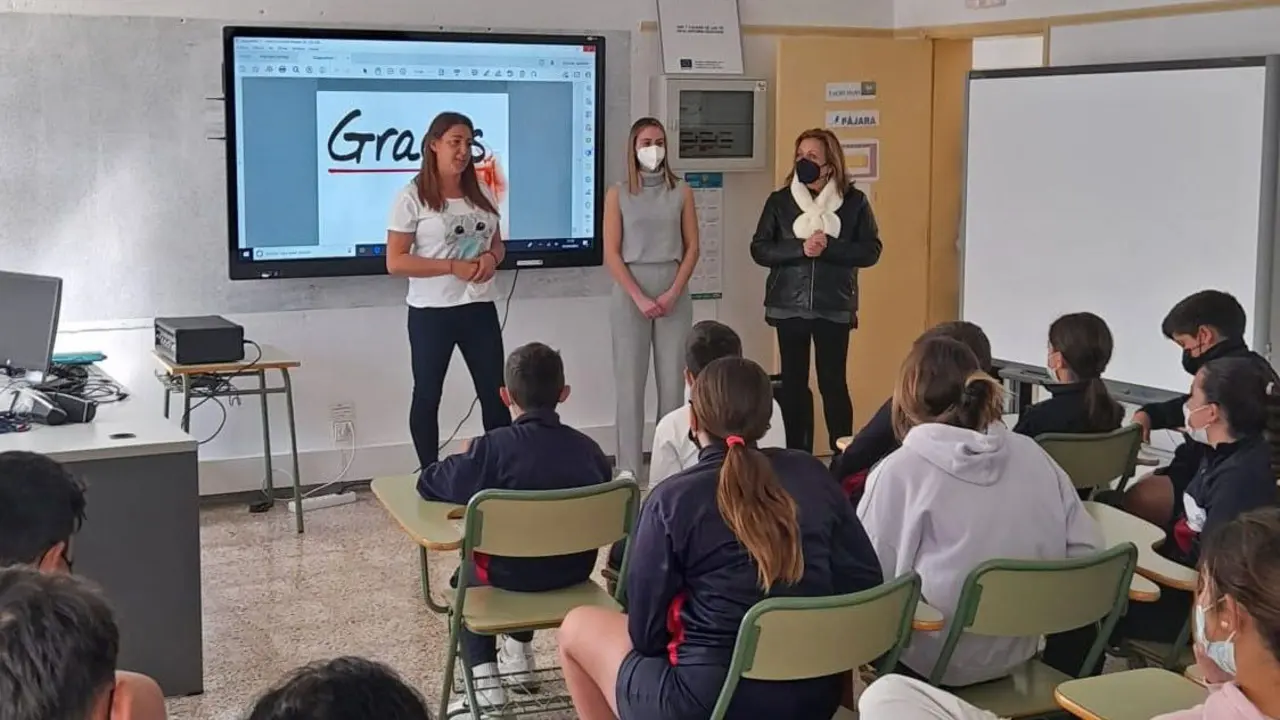 Charla a estudiantes