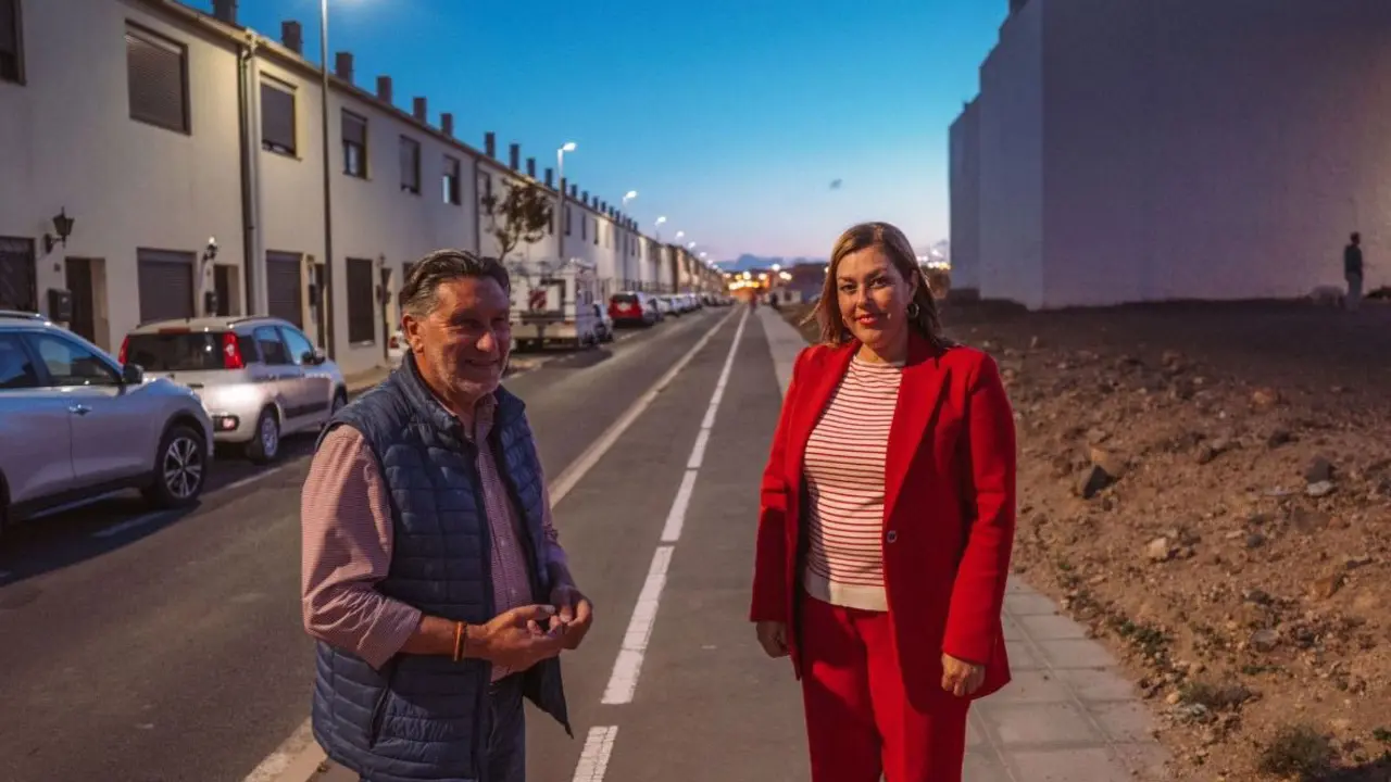 Alcaldesa y concejal en las obras