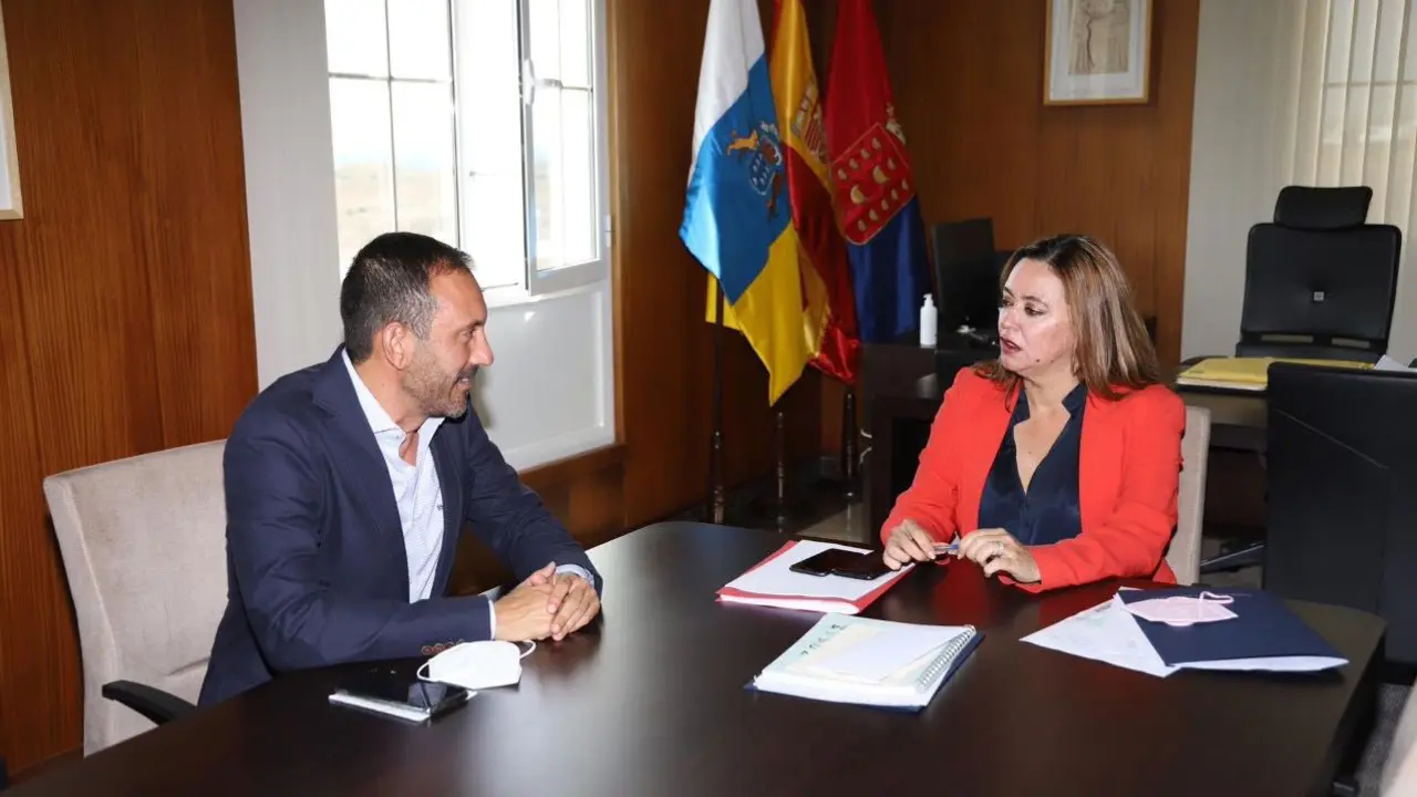 Reuni&oacute;n Dolores Corujo y Miguel &Aacute;ngel Fontes