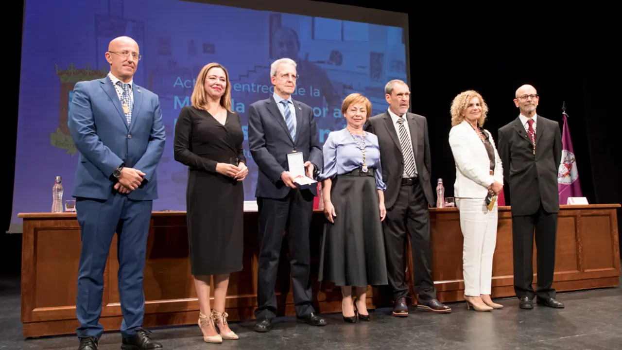 Medalla Cesar Manrique 75