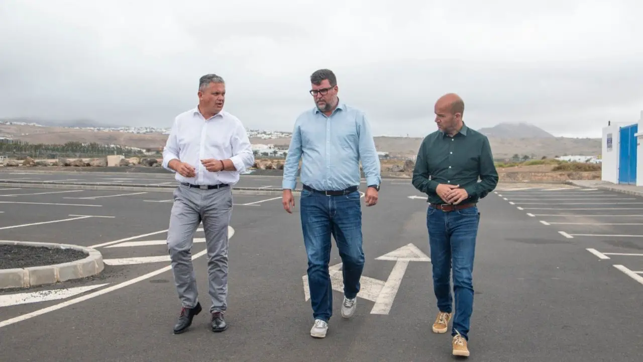 Consejero, alcalde y concejal visitan la zona