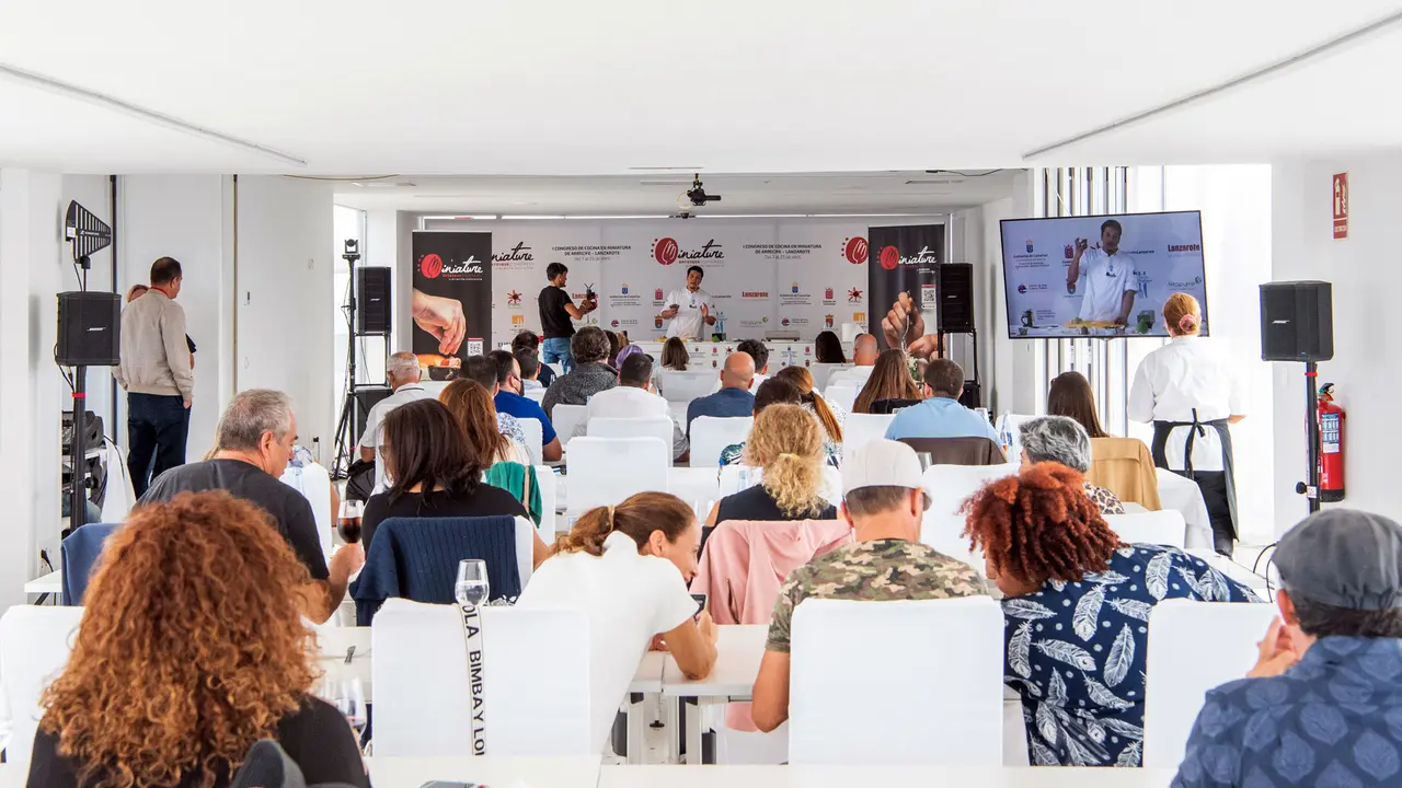 Ponencia de Aar&oacute;n Ortiz en el Miniature Enyesques Congress de Arrecife