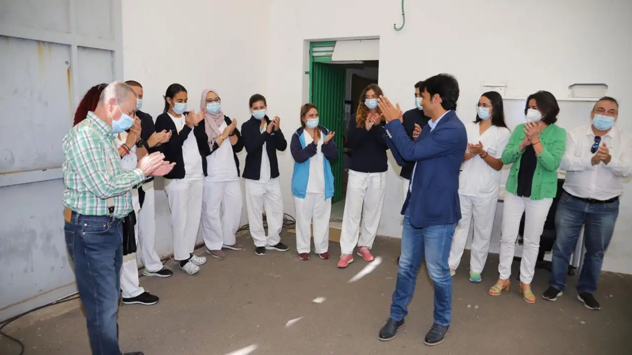 Cargos públicos y sanitarios despiden el autocovid