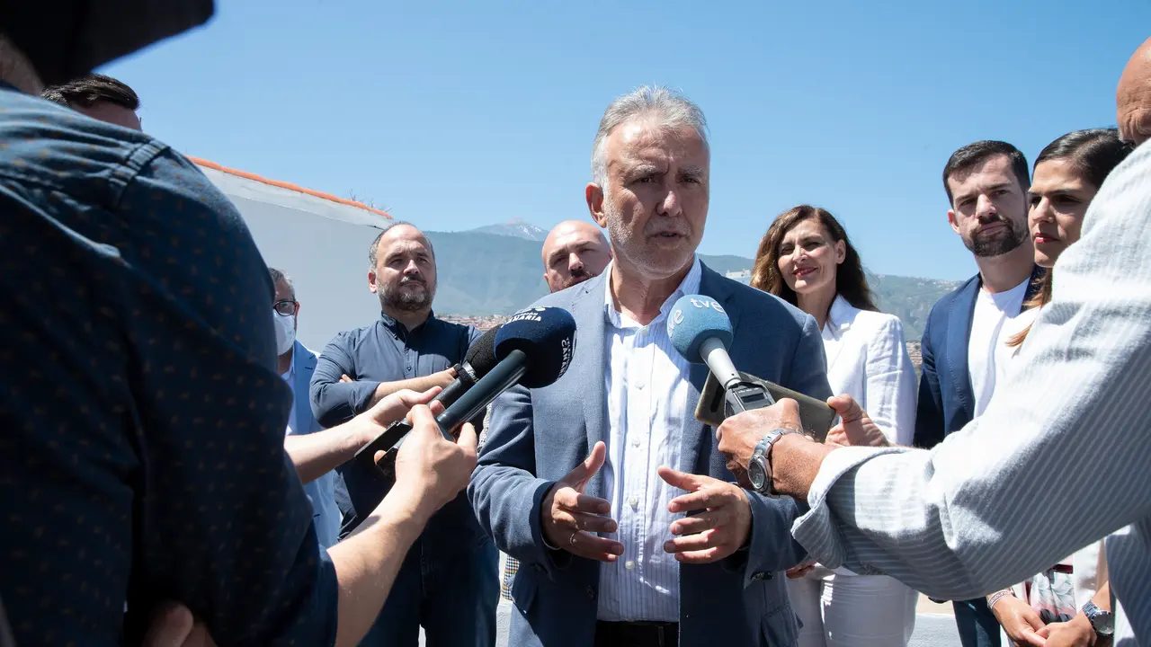 El presidente del Gobierno de Canarias atiende a los medios