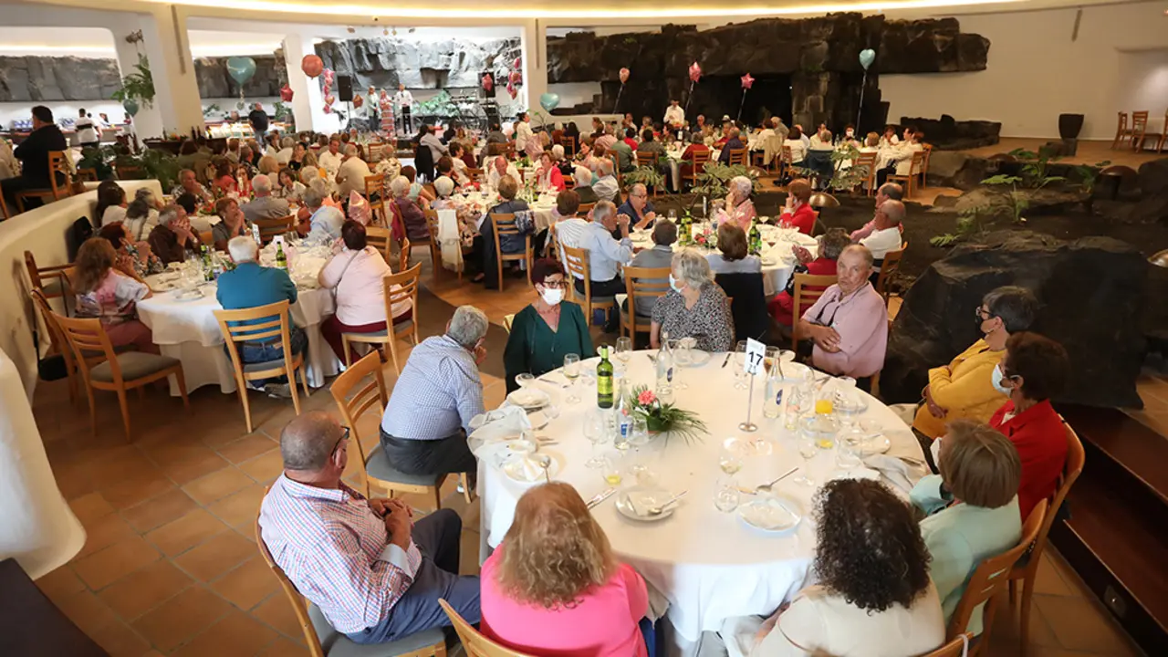 El Ayuntamiento de Teguise invitó a 300 personas a comer