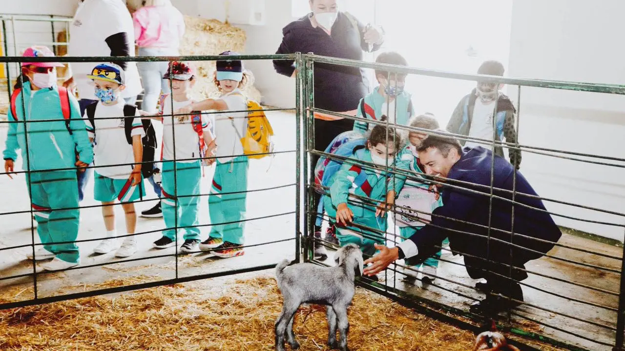 Visita de mayores y pequeños a la Feria Agrotecnológica y Ganadera