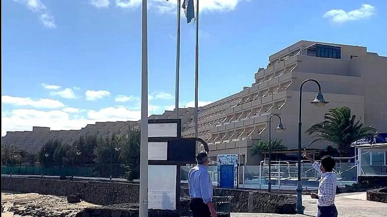 PP y PSOE acusan a Oswaldo Betancort de que Jablillo no tenga Bandera Azul