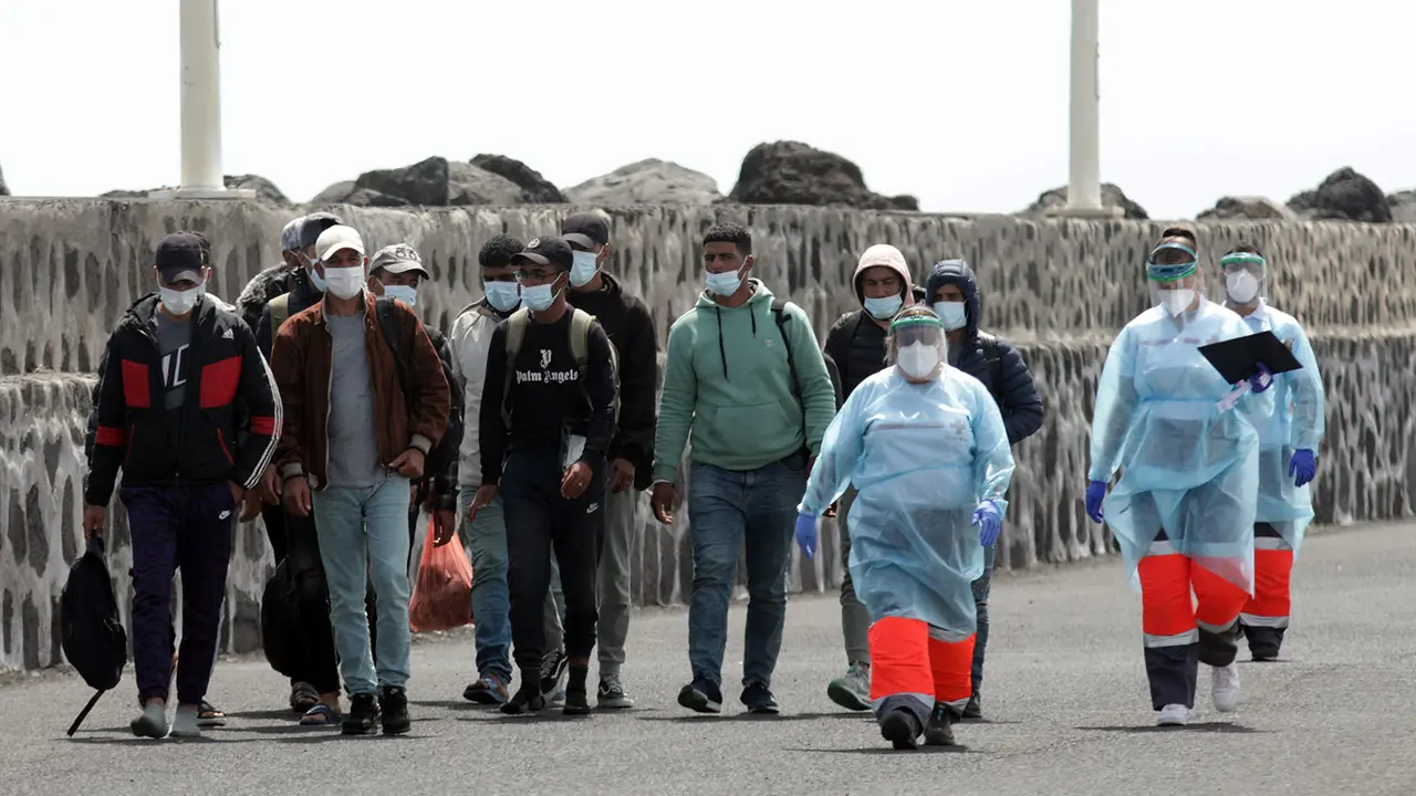 Inmigrantes llegados en patera. (FOTO: Archivo/Jos&eacute; Luis Carrasco)