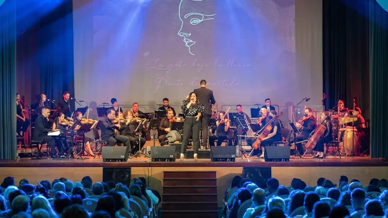 Espect&aacute;culo 'Sinf&oacute;nicAs' en San Bartolom&eacute;