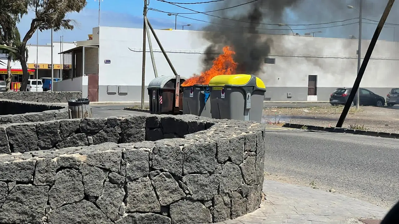 Incendio contenedor en Arrecife
