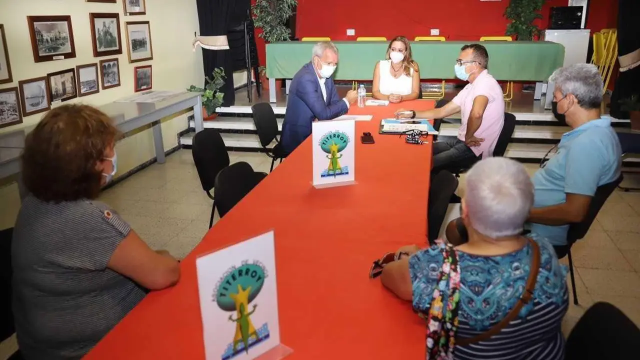 Reunión vecinos, Cabildo y Gobierno de Canarias