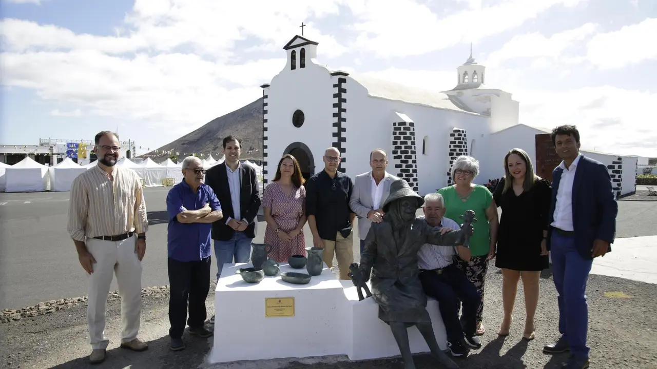 Mancha Blanca presume de escultura en honor a do&ntilde;a Dorotea
