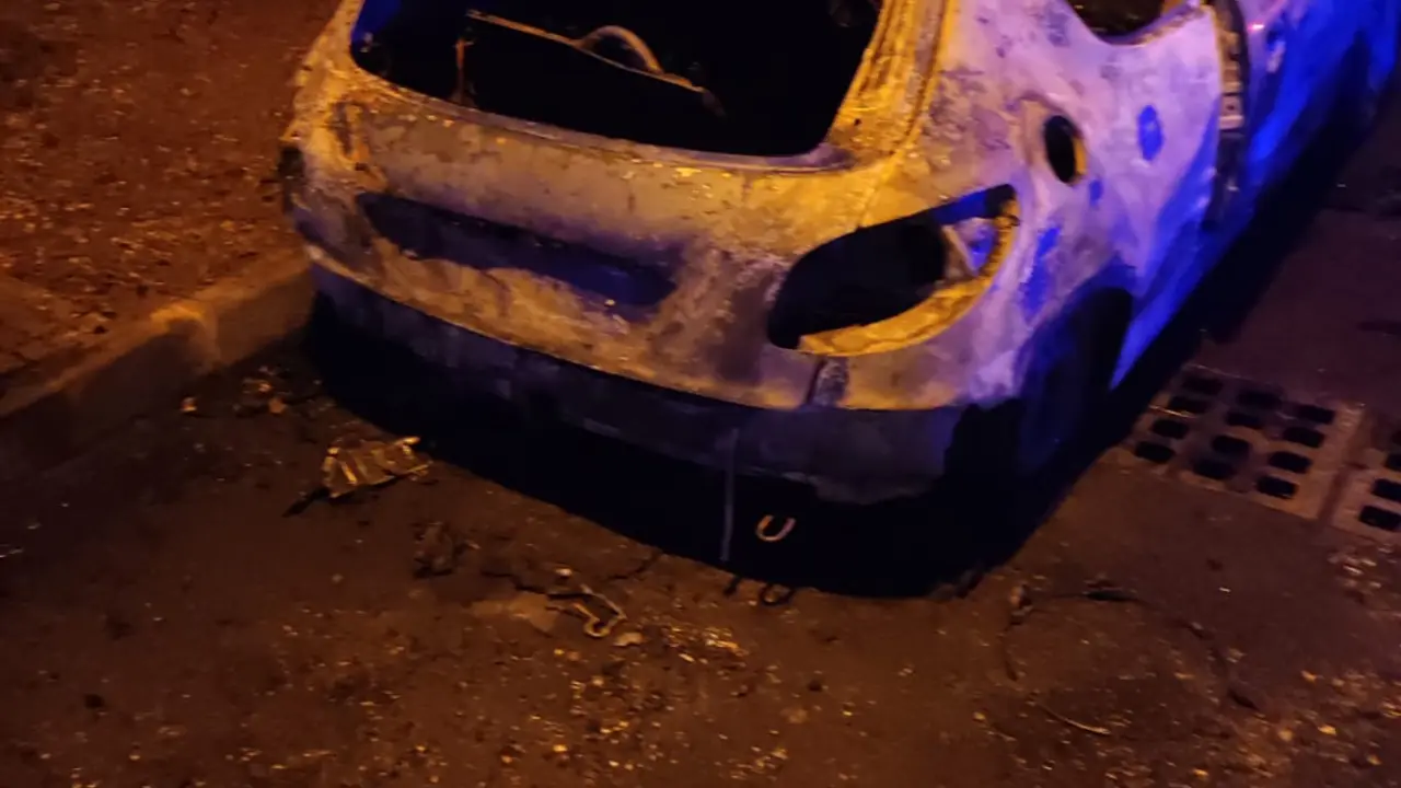 Imagen del coche quemado la pasada madrugada