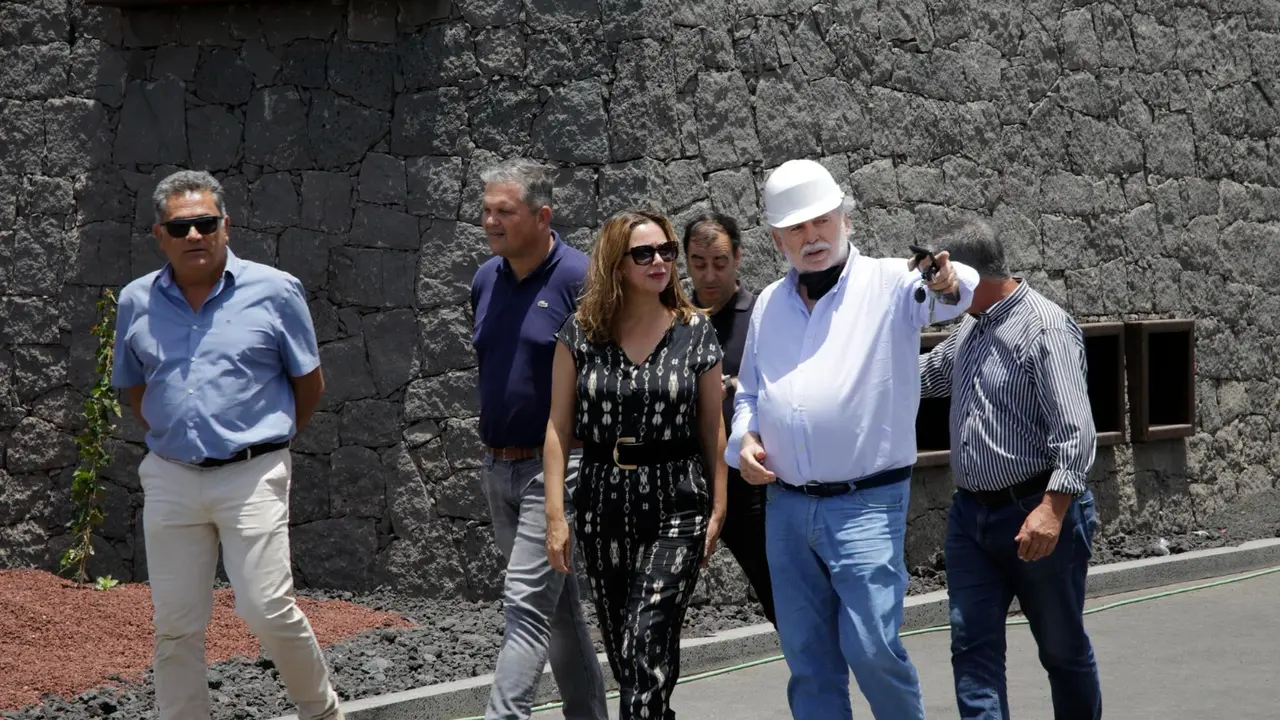 La presidenta del Cabildo, María Dolores Corujo, supervisó el estado de las obras