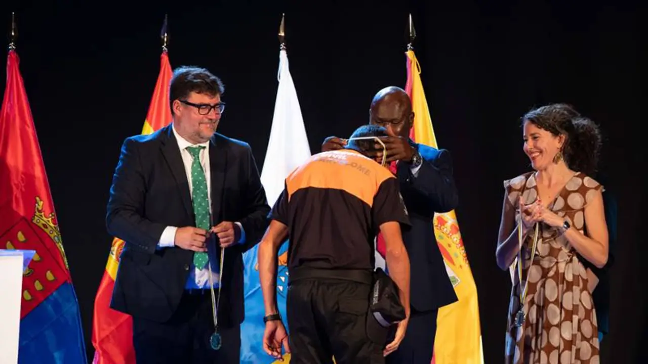 Medalla de oro a Protección Civil