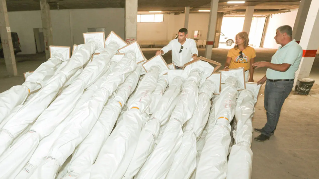 Farolas solares de Teguise antes de su instalación