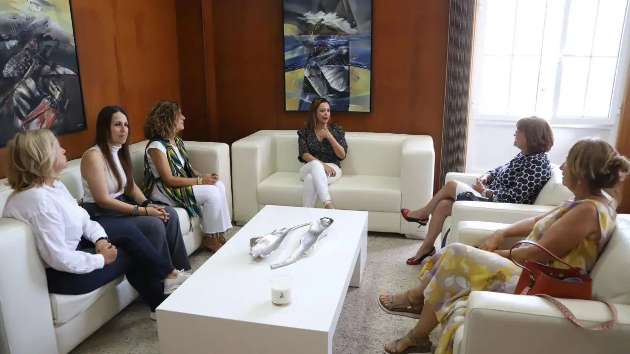 Reuni&oacute;n entre el Cabildo de Lanzarote y la Asociaci&oacute;n de Mujeres Empresarias y Profesionales 'Atria'