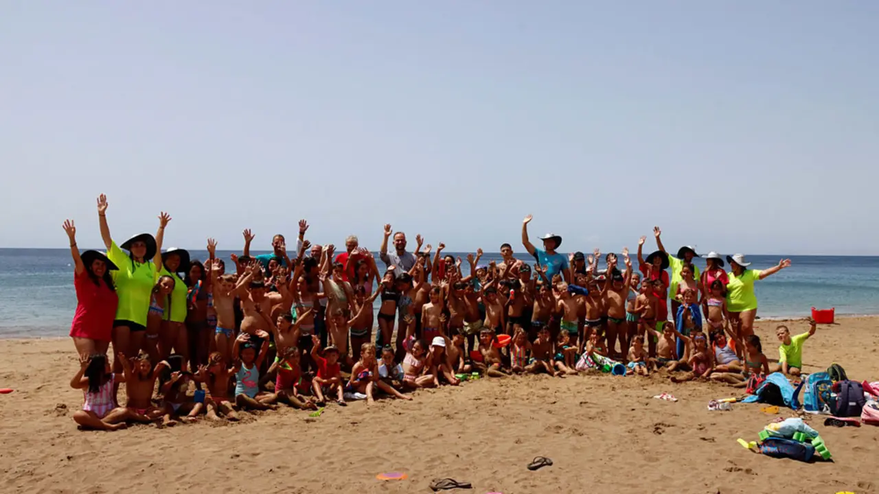 Campamento de verano en la Playa Grande de Puerto del Carmen
