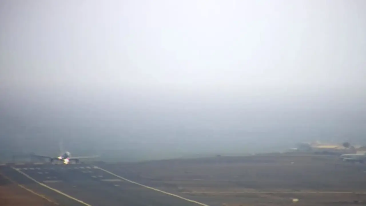 Momento del aterrizaje del avión de Condor (Lanzarotewebcam)