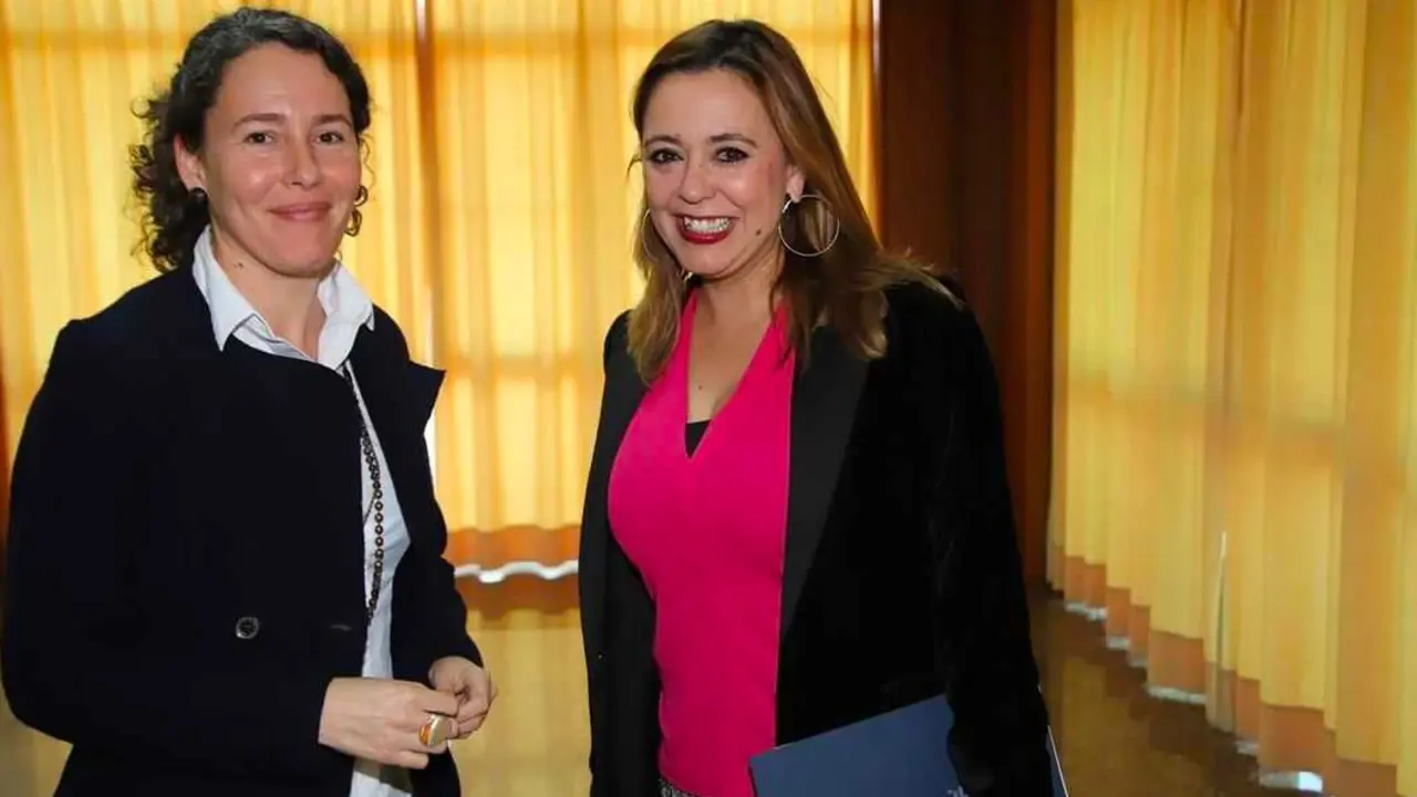 Ariagona González y María Dolores Corujo en el Cabildo de Lanzarote