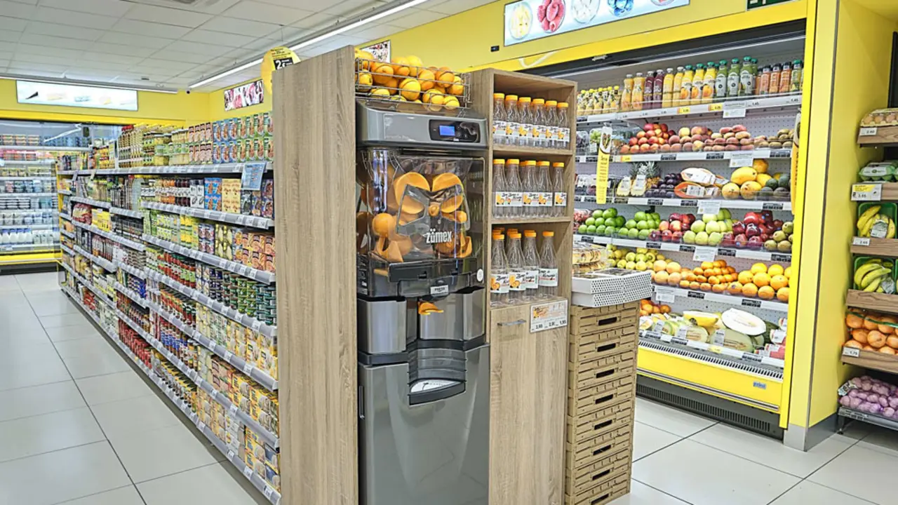 Interior de la tienda HiperDino Express Los Corales