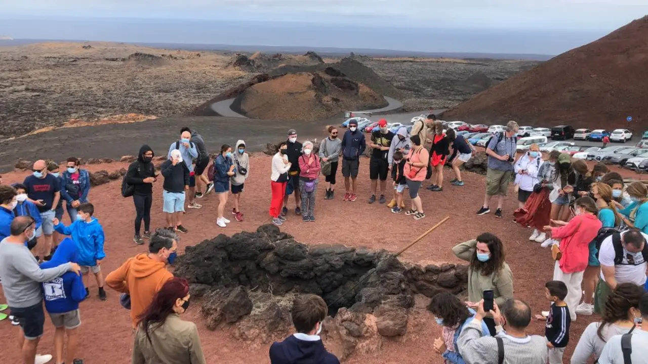 Turistas en las Montañas del Fuego
