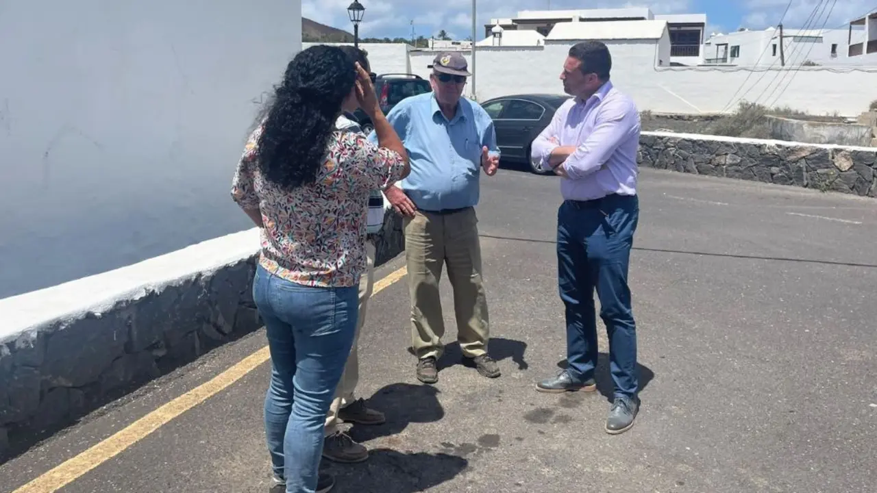 Visita del alcalde de Yaiza al pueblo de Uga