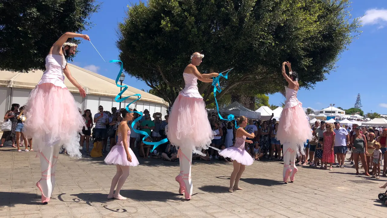 El paso de los cisnes. Teatro en la calle