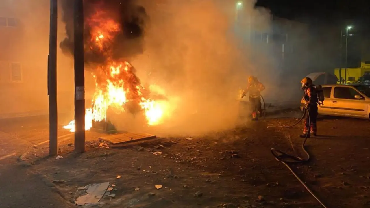 Uno de los contenedores que han ardido en Arrecife