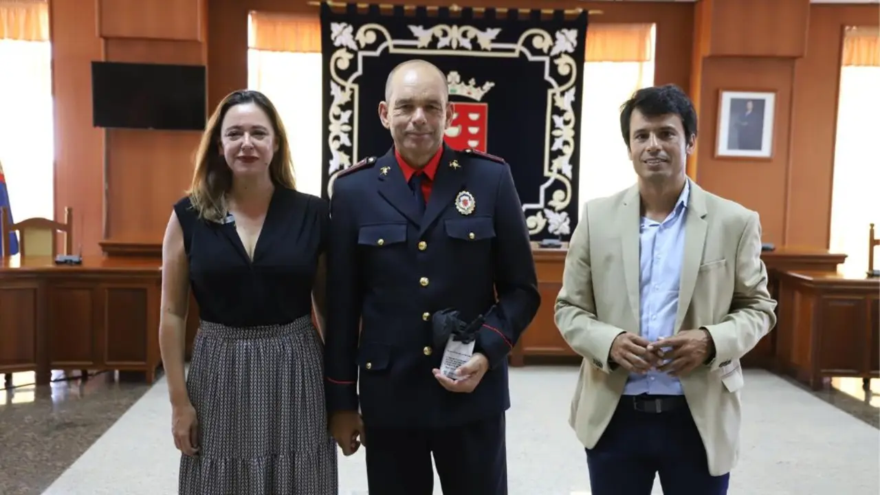 Reconocimiento al bombero Luis &Aacute;lvarez