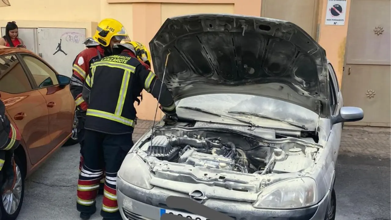 Estado del vehículo incendiado en Arrecife