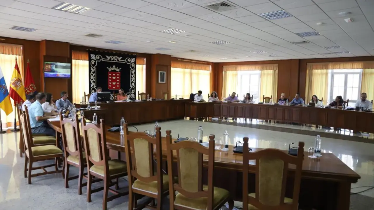 Pleno en el Cabildo sin los consejeros del PP