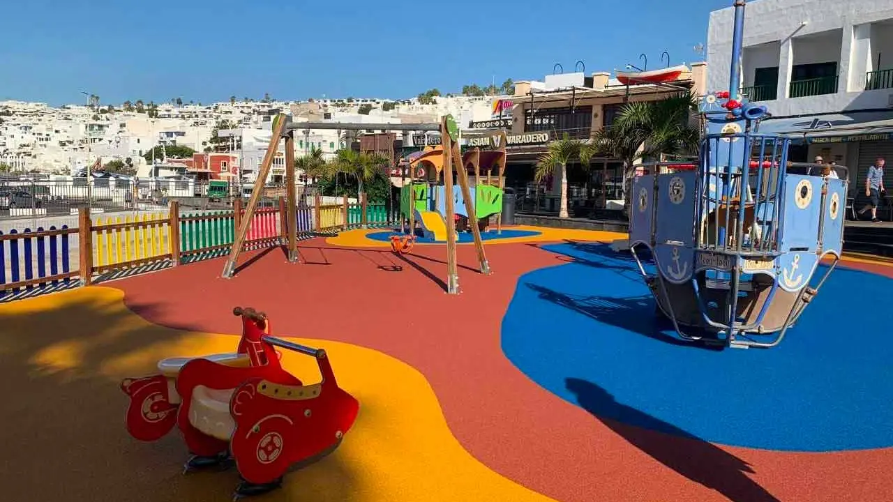 Reforma parque infantil de Tías