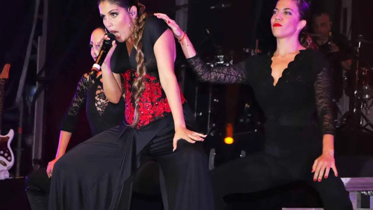 Actuación de Cristina Ramos en Playa Blanca