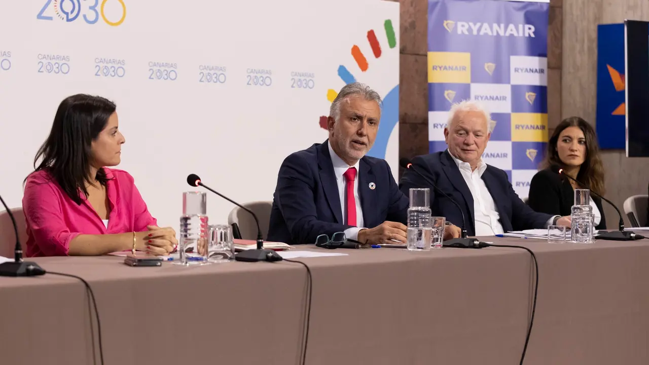 El presidente de Canarias y directivos de Ryanair