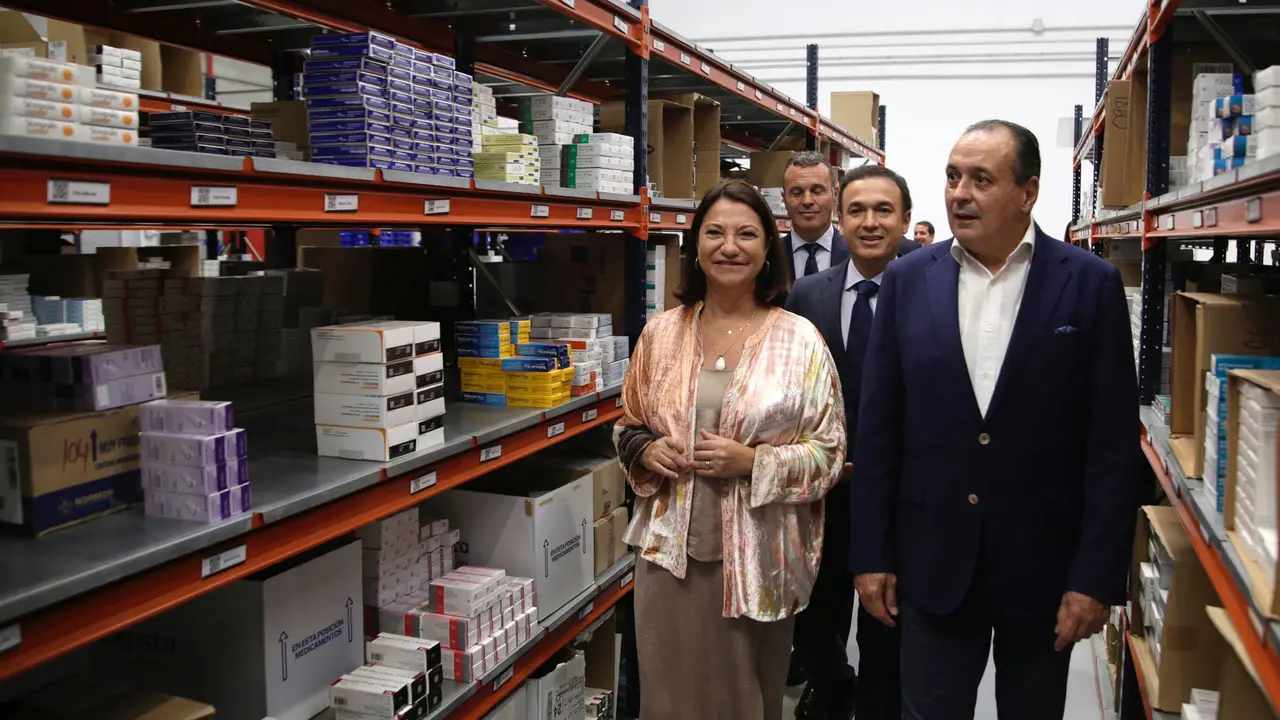 Trujillo visita la nueva nave log&iacute;stica de Cofarca
