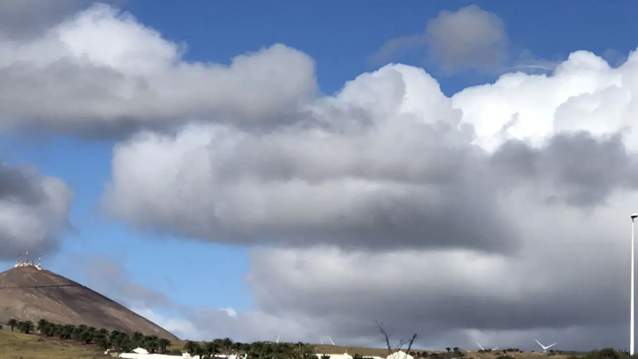 Lanzarote ha amanecido con nubes