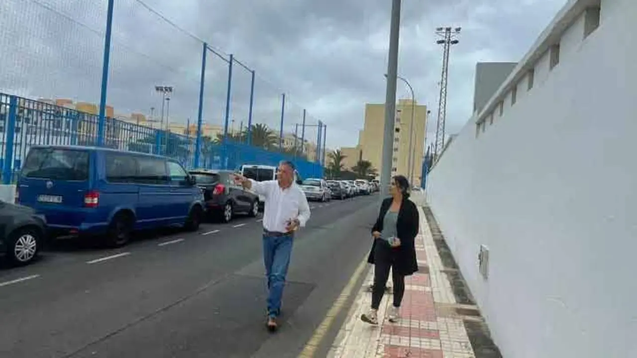 Obras en el alumbrado del barrio de Las Salinas