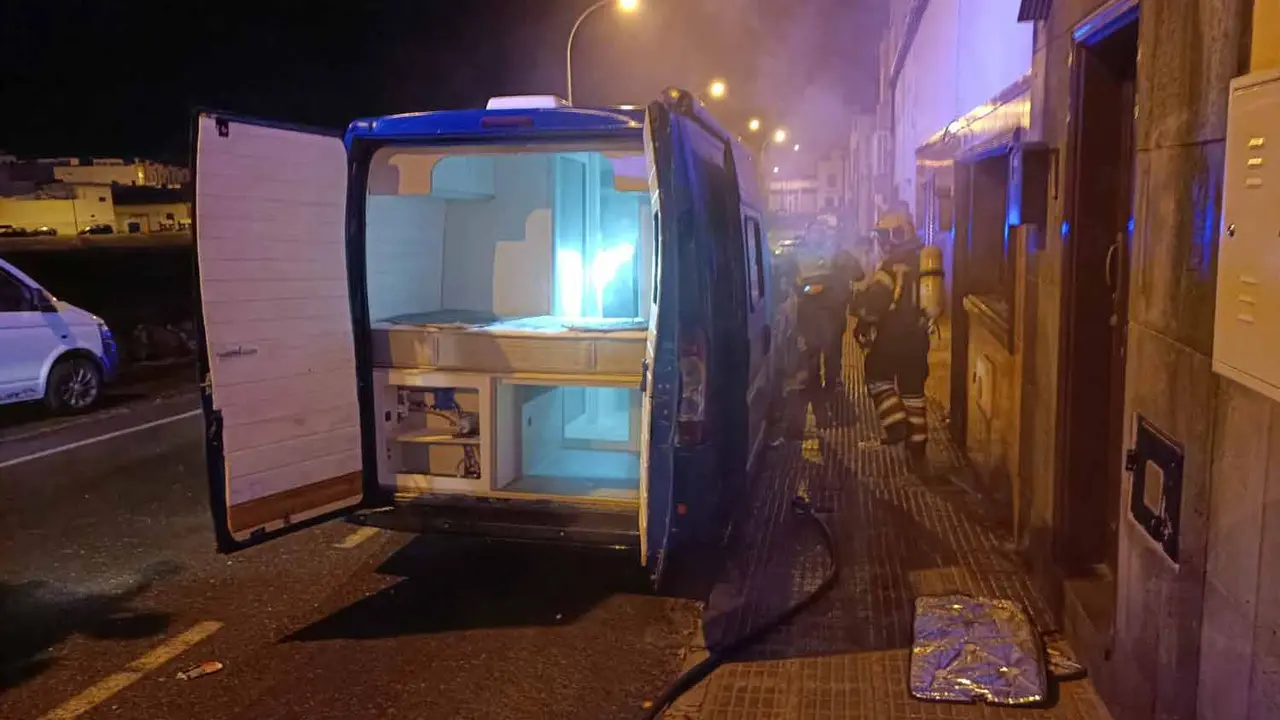 Vehículo incendiado