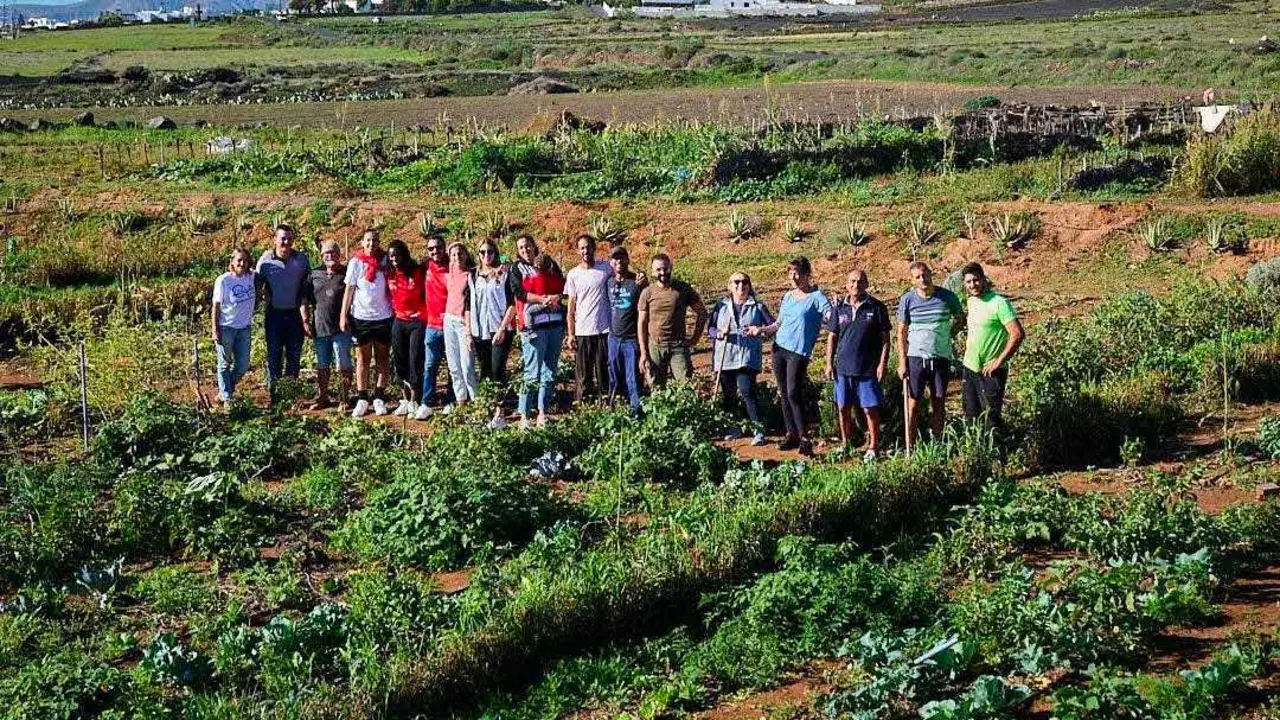 CD Magec Tías planta árboles con Conecta Tías