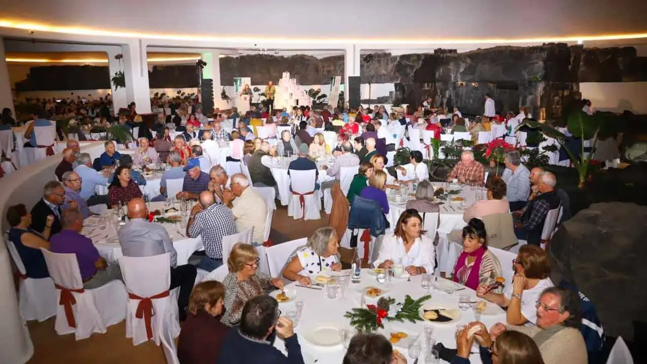 Merienda del XXI Torneo de Bola Canaria de Madera &lsquo;Abuelos Conejeros&rsquo;. Imagen de archivo.